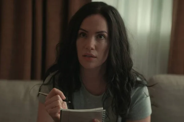 Kate Siegel em cena do filme Hypnotic, da Netflix