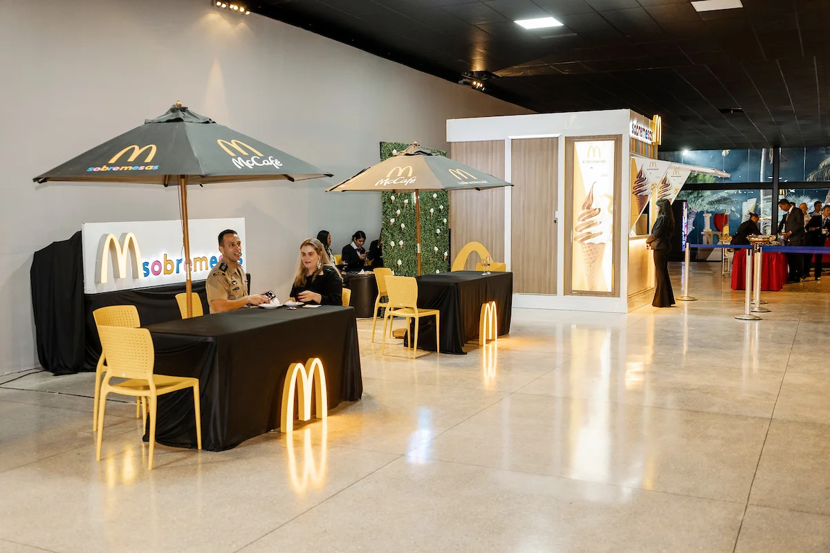 McDonalds ofereceu sobremesas aos convidados McDonalds ofereceu sobremesas aos convidados