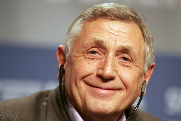 Morre Jirí Menzel, vencedor do Oscar por Trens Estreitamente Vigiados