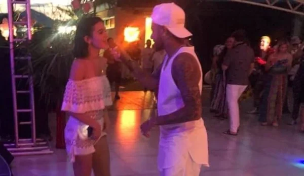 Neymar canta para sogra: “Dona Neide, deixa eu namorar a sua filha”