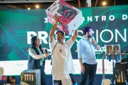 Convidados concorreram a mais de 100 prêmios, que iam de kits de pintura a smartphones e televisões de 65 polegadas
