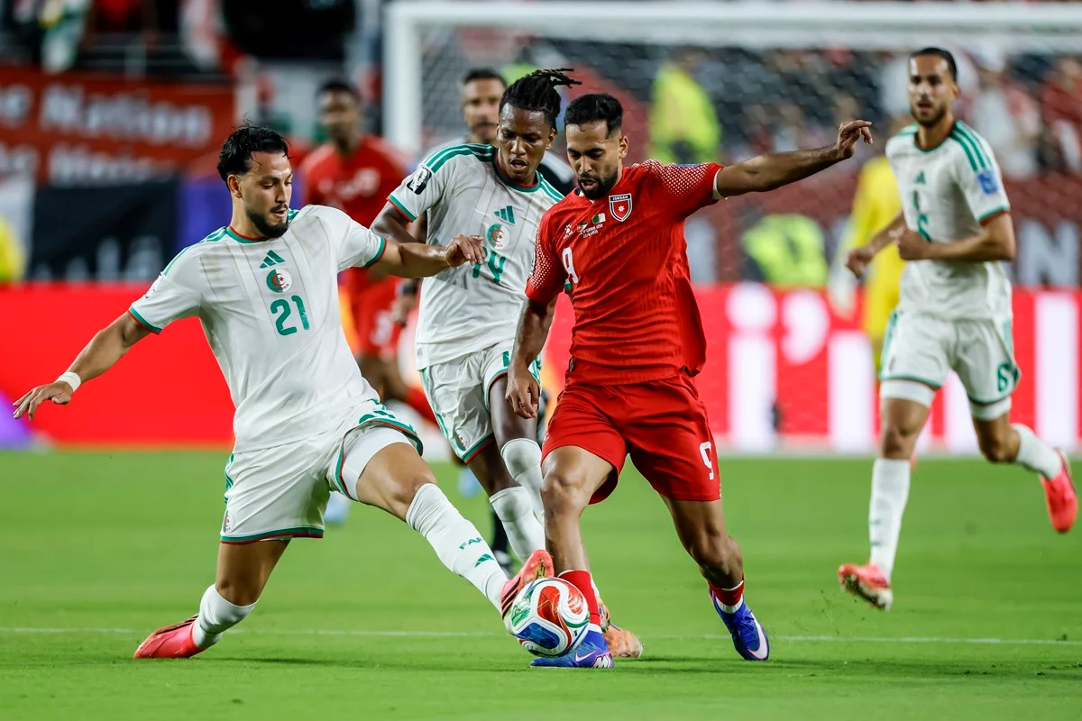 No primeiro tempo, a seleção argelina teve ainda duas oportunidades claras com Mahrez para sair do 0 do placar. No primeiro tempo, a seleção argelina teve ainda duas oportunidades claras com Mahrez para sair do 0 do placar.