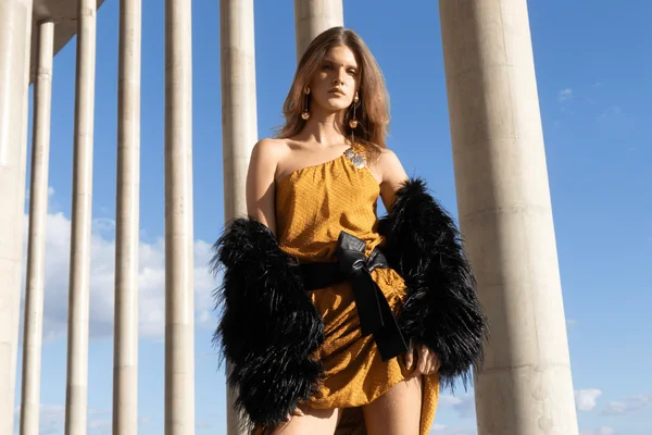foto com cor. editorial de moda metrópoles catwalk - metrópoles