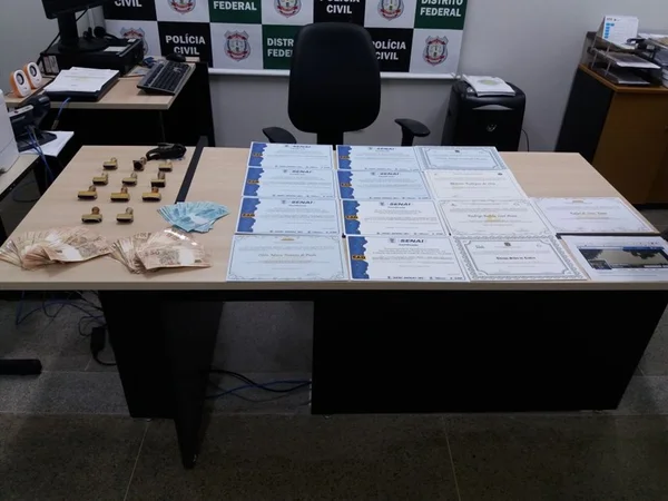 Estelionatário do DF vendia diplomas falsos pela internet