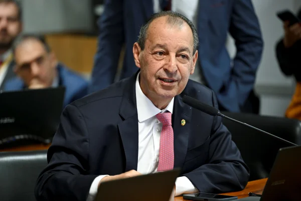 Relator da proposta do fim da escala 6x1 no Senado, Omar Aziz (PSD-AM)