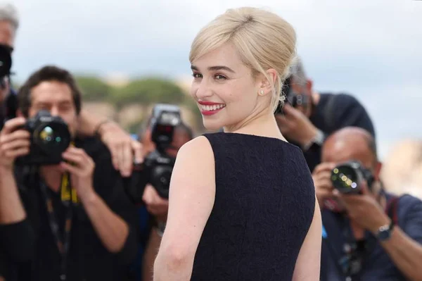 “Game of Thrones” destruiu meu cabelo, diz atriz Emilia Clarke