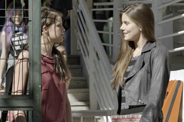 Agatha Moreira e Camila Queiroz se reencontram em Verdades Secretas 2