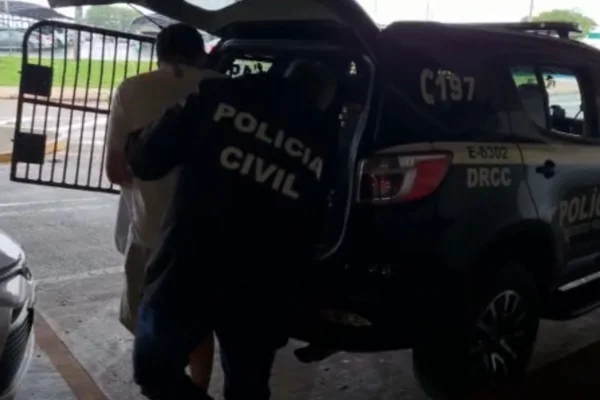 Suspeito de tentar invadir sistema do BRB para extorsão chega ao DF