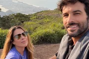 Wanessa Camargo e Bruno Bevan posam durante passeio