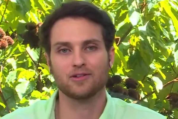 Lucas Bissoli reagiu a alguns vídeos de Arthur Aguiar no Mais Você