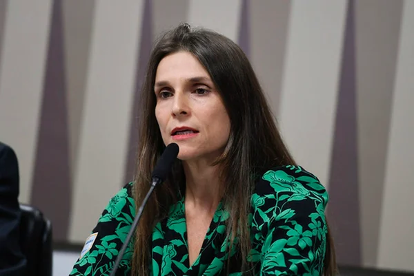 Ex-diretora dos Correios Juliana Picole Agatte foi também secretária-executiva do Ministério do Esporte