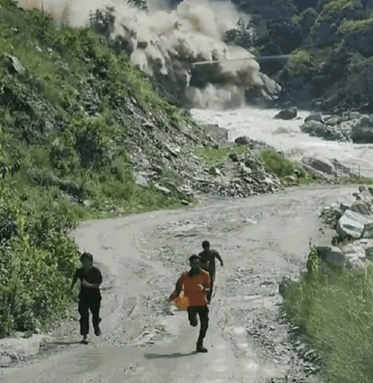 Água invadiu área de fronteira no Nepal Água invadiu área de fronteira no Nepal