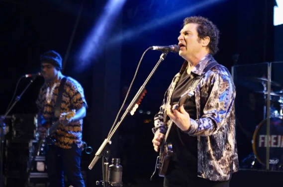 “Indignado”, diz Frejat após ter som cortado em show de Lenny Kravitz