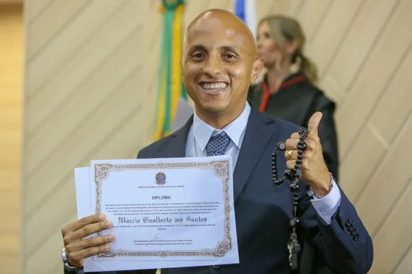Deputado propõe honraria a empresa acusada por CPI de emitir fake news