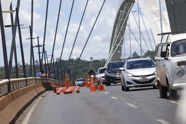 Ponte JK terá faixa reversa durante o fim de semana