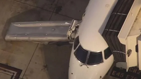 Homem salta de avião em L.A.