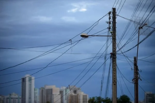 Cabos de energia - Metrópoles