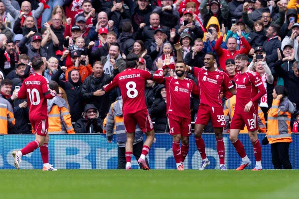 Liverpool vence clássico contra o Everton e se mantém na liderança