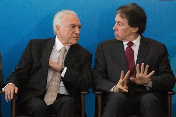 “Não vou sair do partido e ninguém me tira”, afirma Eunício Oliveira