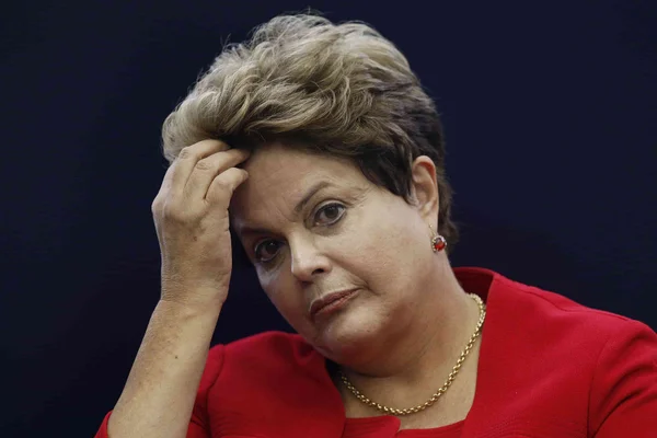 Presidente Dilma Rousseff cede entrevista a jornalistas estrangeiros