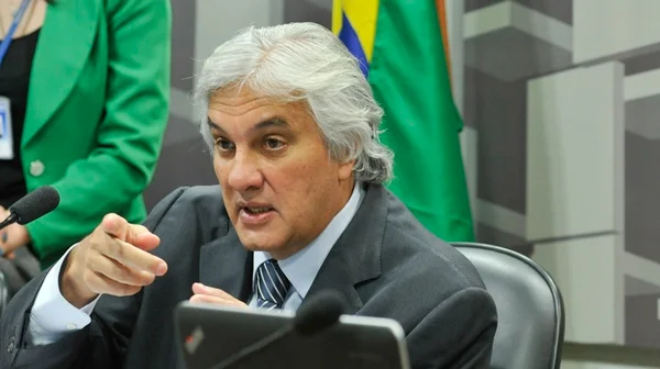 Revista afirma que Erenice Guerra, Palocci e Silas Rondeau estariam envolvidos em desvio de R$ 45 milhões. Advogado contesta a reportagem