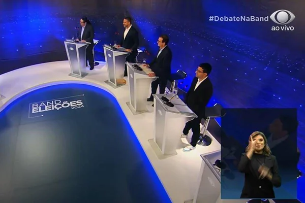 Imagem colorida de debate no Rio de Janeiro