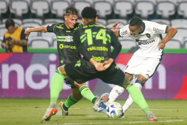 Que fase! Botafogo sofre gol no último lance e empata com o rebaixado Coritiba