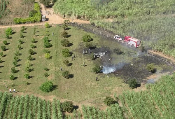 Imagem aérea do acidente entre dois monomotores em Santa Bárbara D'Oeste, no interior de São Paulo, em agosto de 2012
