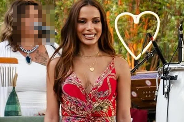 Anitta posa em uma das comemorações dos seus 32 anos - Metrópoles