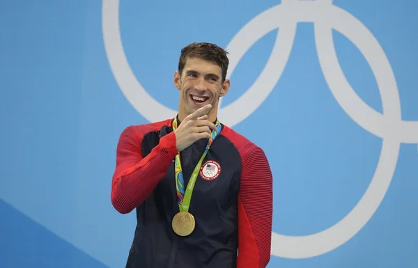 Phelps se aposenta das piscinas, mas não deve abandonar natação