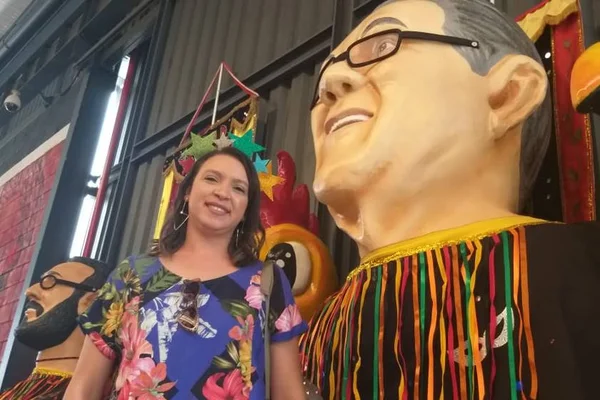 Festa do Galinho de Brasília atrai foliões que gostam de frevo