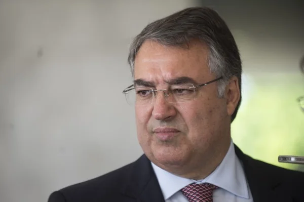 STJ envia para Justiça Eleitoral denúncia contra ex-governador de SC