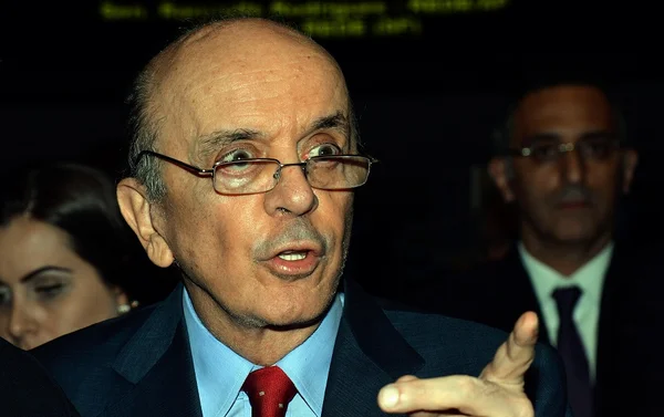 Brasília - O senador José Serra durante sessão Congresso Nacional para apreciar e votar vetos presidenciais (José Cruz/Agência Brasil)