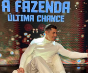 Sacha Bali é clicado nos bastidores do quadro A Fazenda — Última Chance
