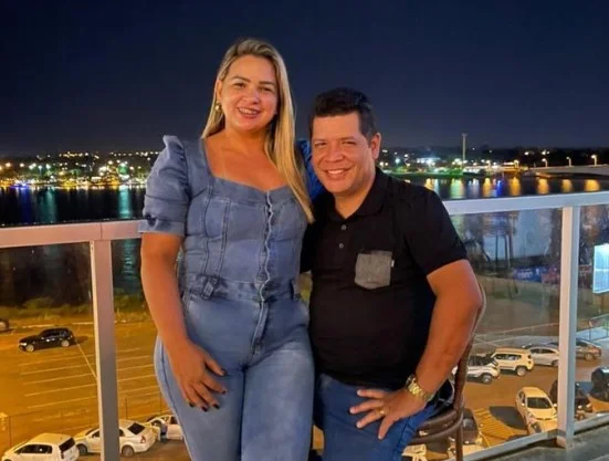 foto colorida dos pastores Suelen e Angelo Klaus