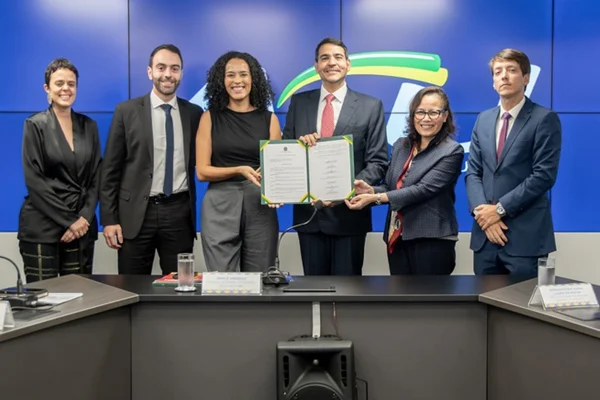 Oficial reintegrada ao Itamaraty celebra posse: “Pardo também é negro” - destaque galeria Oficial reintegrada ao Itamaraty celebra posse: “Pardo também é negro” - destaque galeria