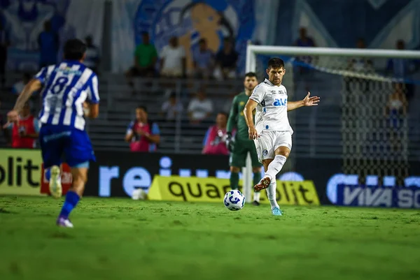 Imagem colorida do jogo entre CSA x Grêmio - Metrópoles