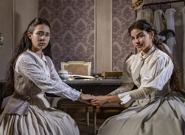 Daphne Bozaski e Gabriela Medvedovski em Nos Tempos do Imperador