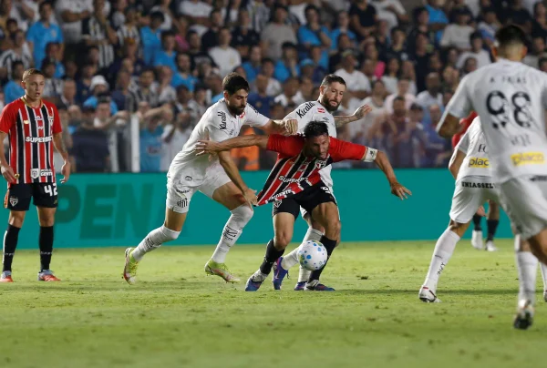 Santos sai na frente, mas São Paulo busca empate pelo Brasileirão