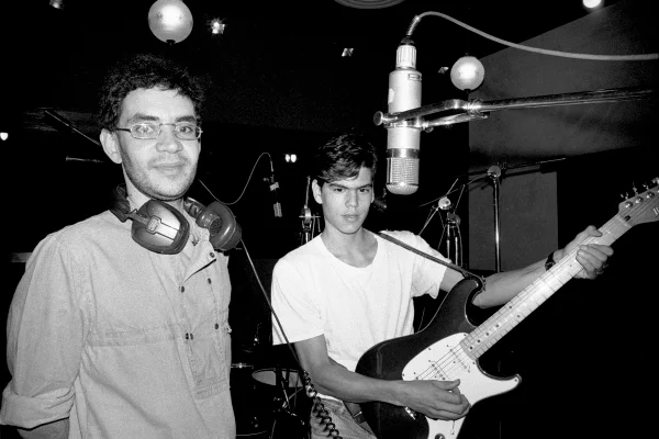 Produtor do 1º disco da Legião Urbana lança livro com bastidores