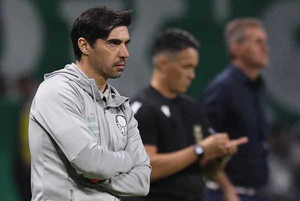 Imagem colorida de Abel Ferreira - Metrópoles