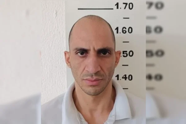 Quem é o assassino foragido do saidão, com crimes de roubo e sequestro
