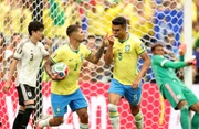 Filha de Casemiro vai às lágrimas com gol do pai na vitória do Brasil - imagem 3