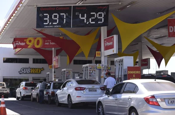 Já abasteceu? Saiba onde encontrar gasolina a menos de R$ 4 no DF