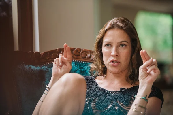 Luana Piovani revela já ter beijado mulher: “Foi incrível”