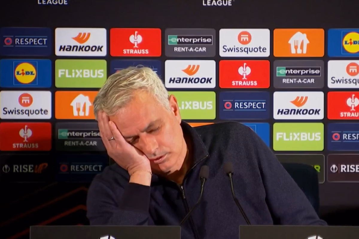 Jose Mourinho Treinador dorme