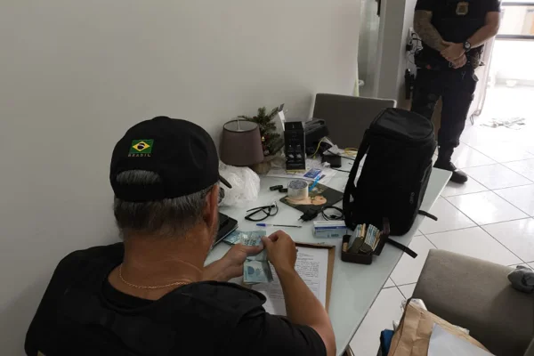 PF prende distribuidor de anabolizantes com R$ 100 mil em produtos