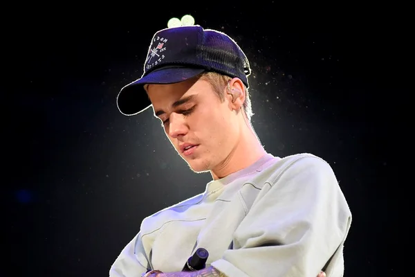 Justin Bieber pode lançar CD com músicas gospel, diz jornal britânico