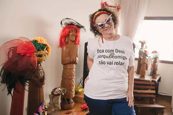 Conheça Dona Mercês, a vovó que viralizou com sua fantasia de Carnaval