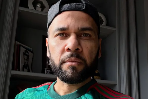 “Cristo me tirou da prisão”, diz Daniel Alves em evento na Espanha